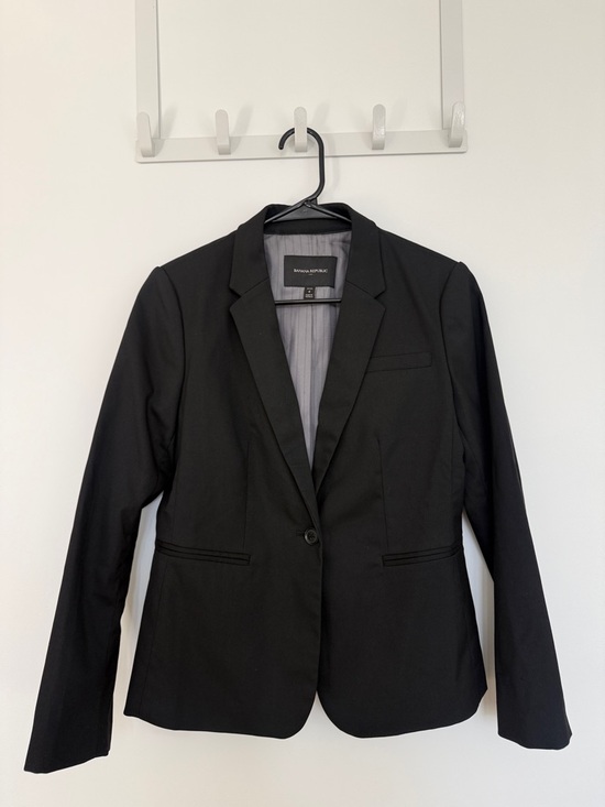 Banana Republic Jackets & Blazers - Banana Republic Black Single-Button Notch-Lapel Blazer Petite 4